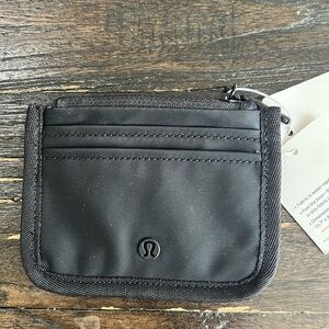 Lululemon true utility card case